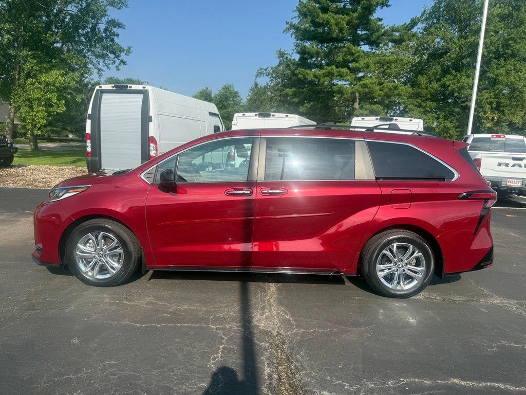 Used 2022 Toyota Sienna XSE w/ XSE Plus Package AWD/4WD image 6