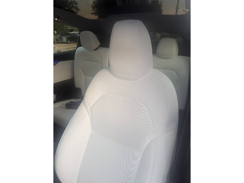 Used 2026 Tesla Model Y Long Range AWD/4WD image 1