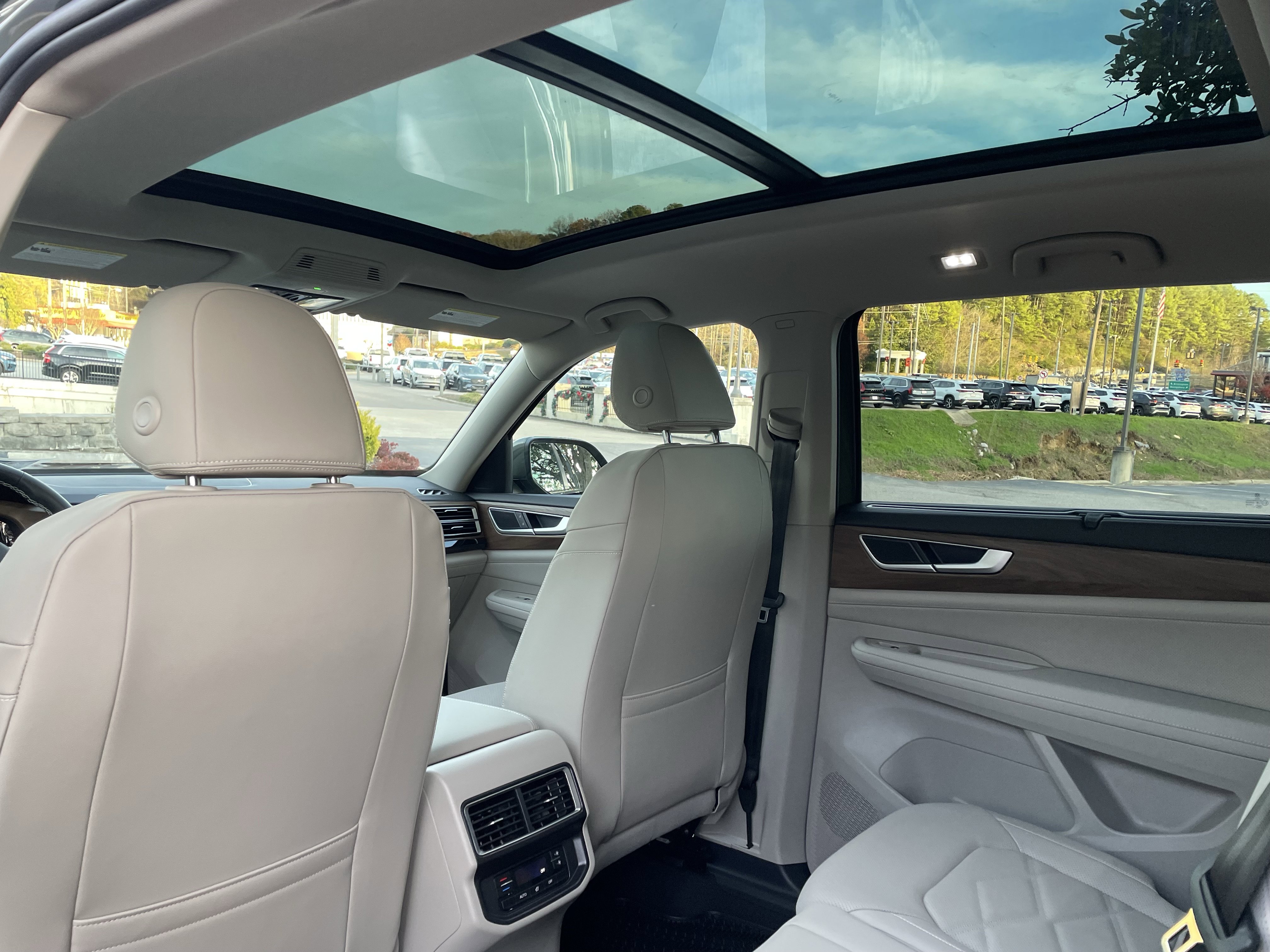 New 2026 Volkswagen Atlas SE image 13