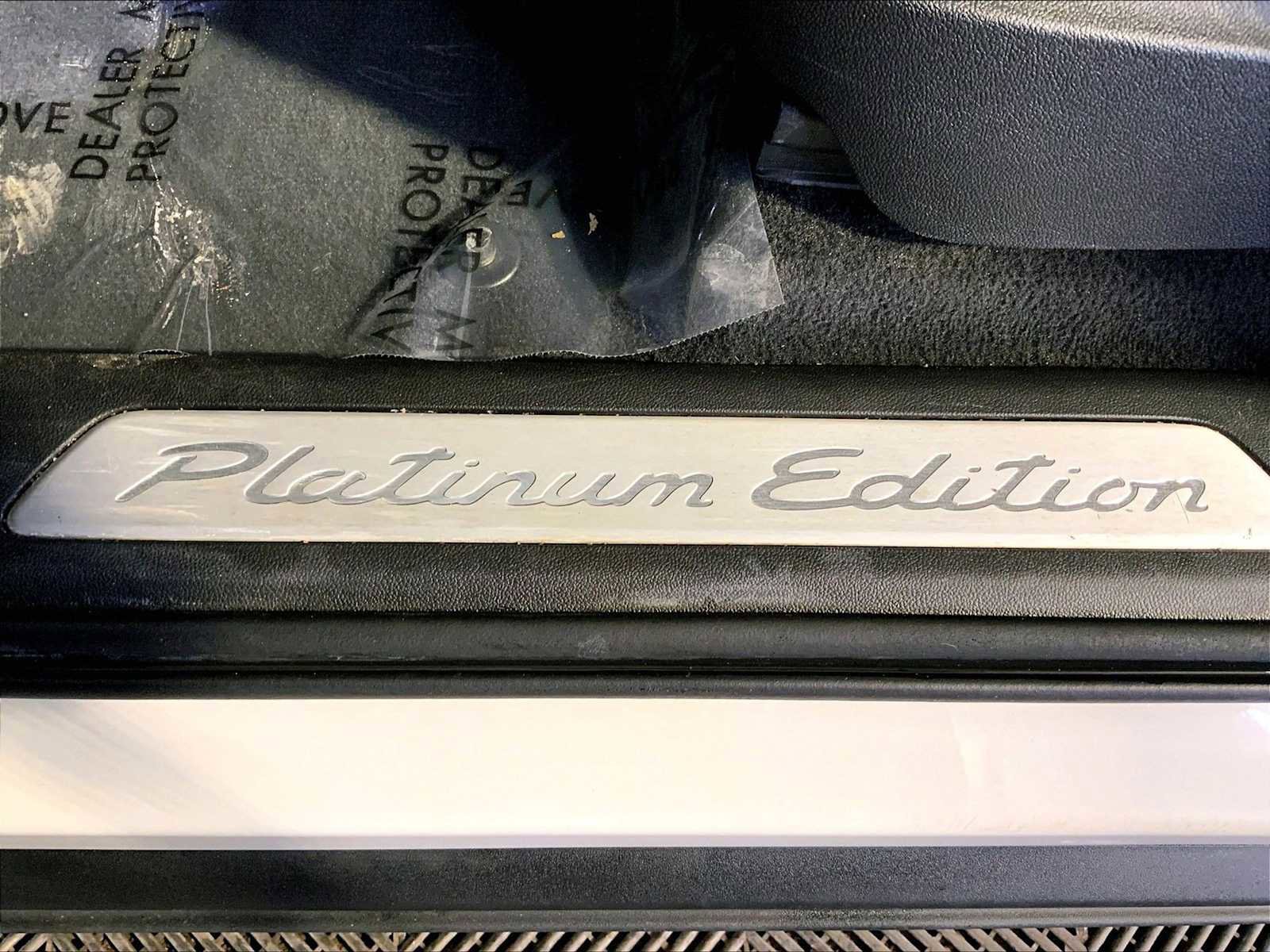 Certified 2022 Porsche Cayenne Platinum Edition image 37