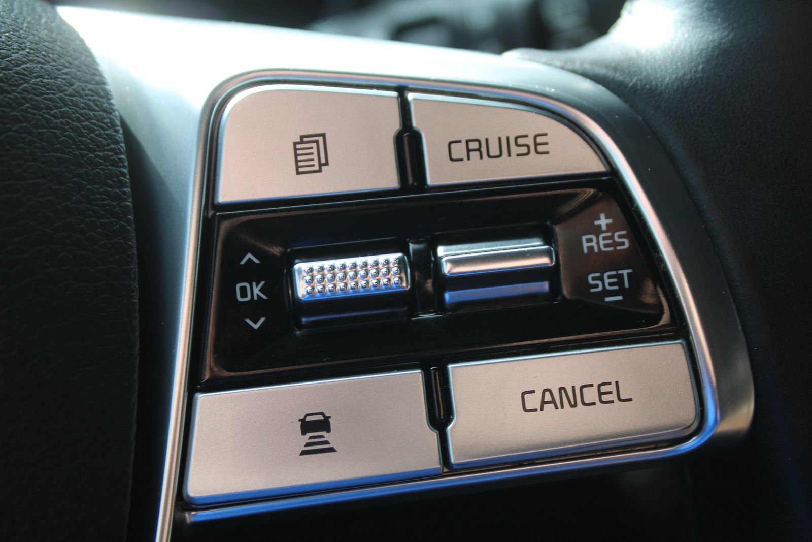 Used 2022 Kia Telluride SX w/ SX Prestige Package image 35