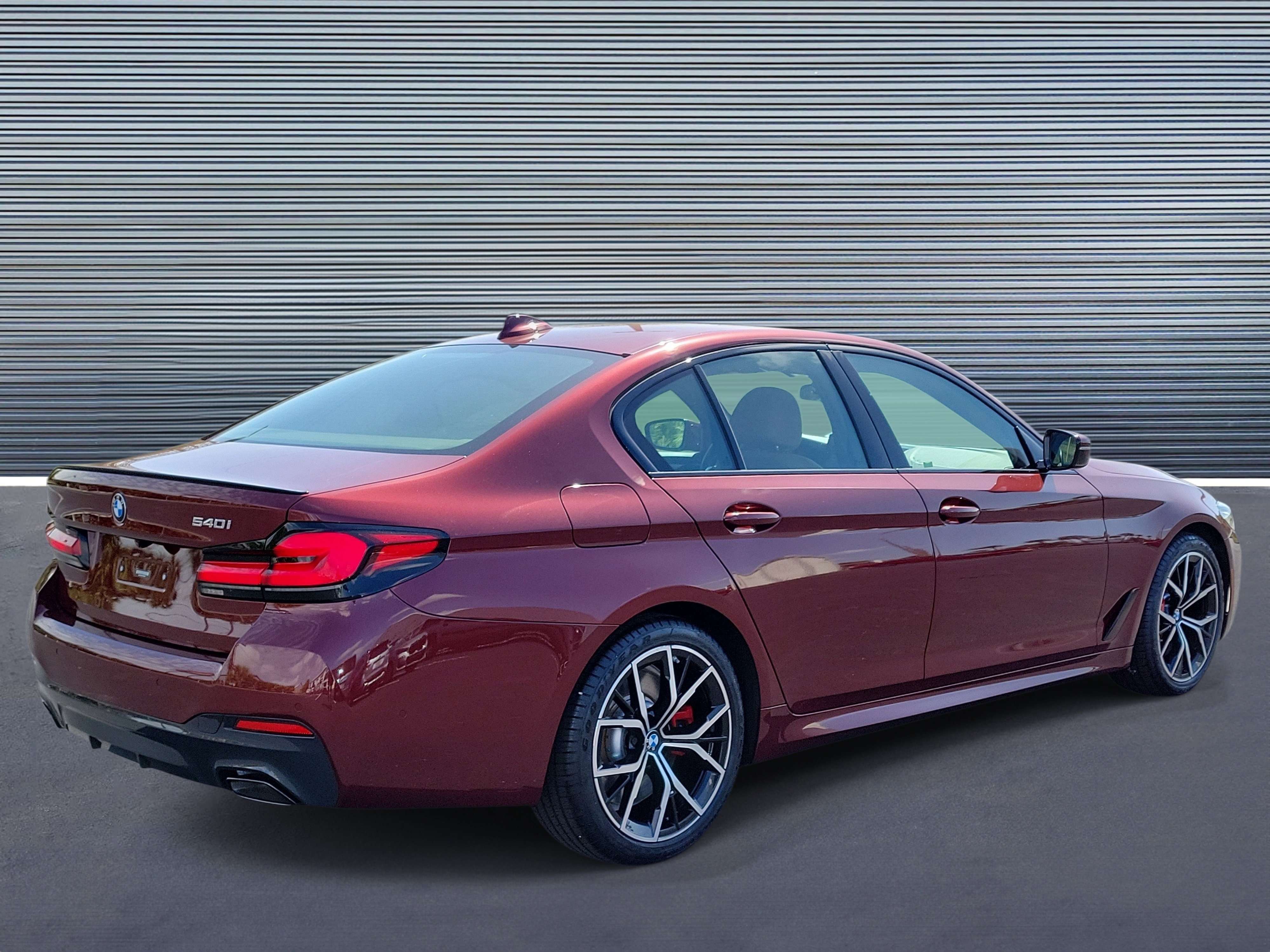 Used 2023 BMW 540i w/ M Sport Package image 3