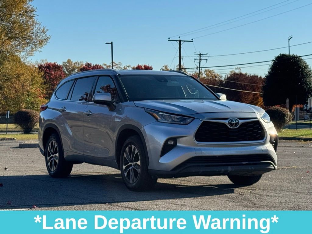 Used 2022 Toyota Highlander XLE image 11