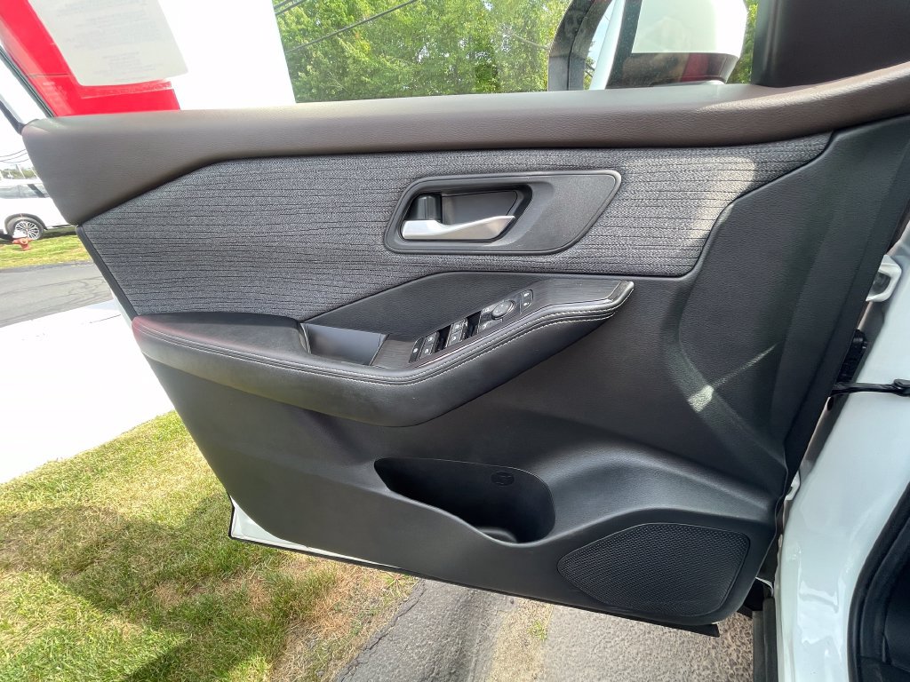 Certified 2023 Nissan Rogue SV AWD/4WD image 9
