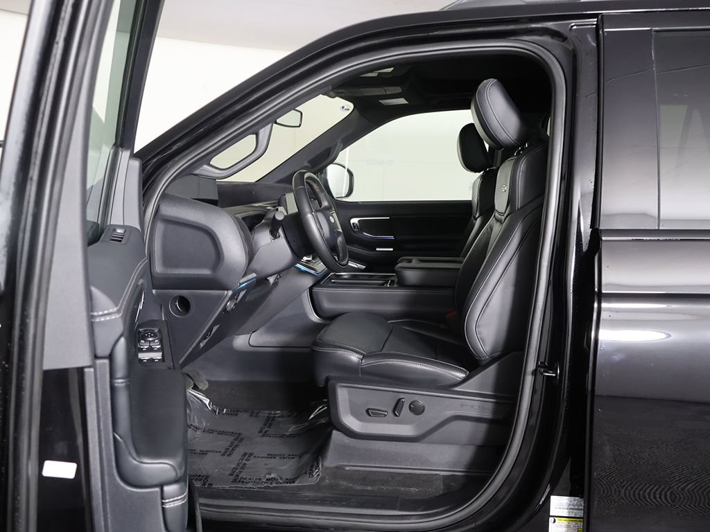 Used 2025 Ford Expedition Max Platinum w/ Stealth Performance Package AWD/4WD image 31