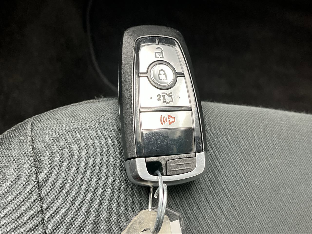 Used 2019 Ford Fusion SE FWD image 25