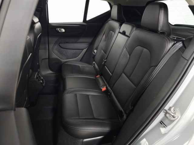 Certified 2025 Volvo XC40 B5 Core image 31