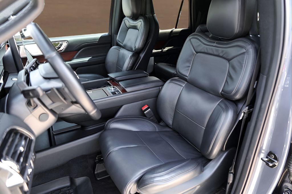 Used 2023 Lincoln Navigator L Reserve AWD/4WD image 7