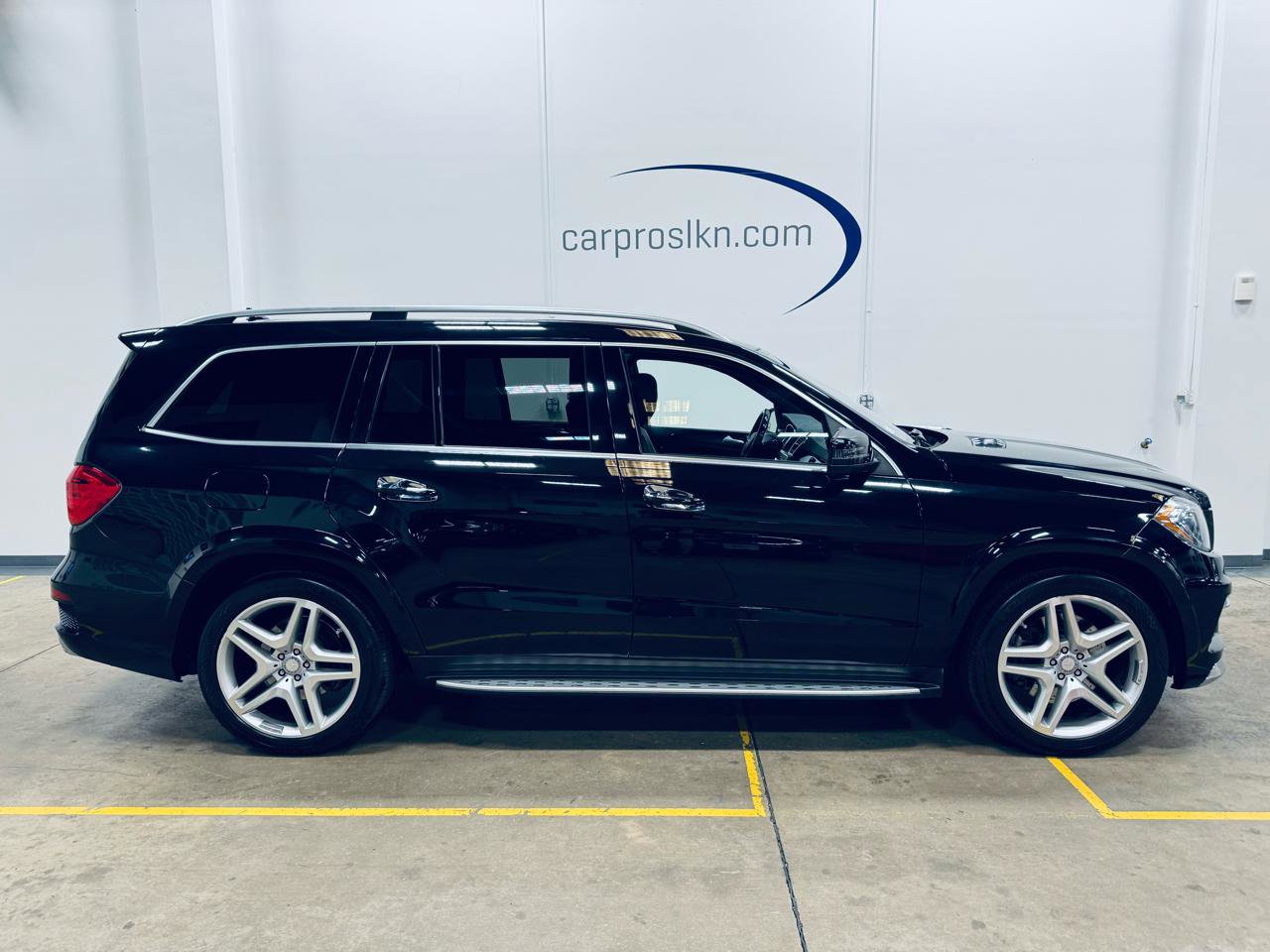 Used 2014 Mercedes-Benz GL 550 4MATIC image 8