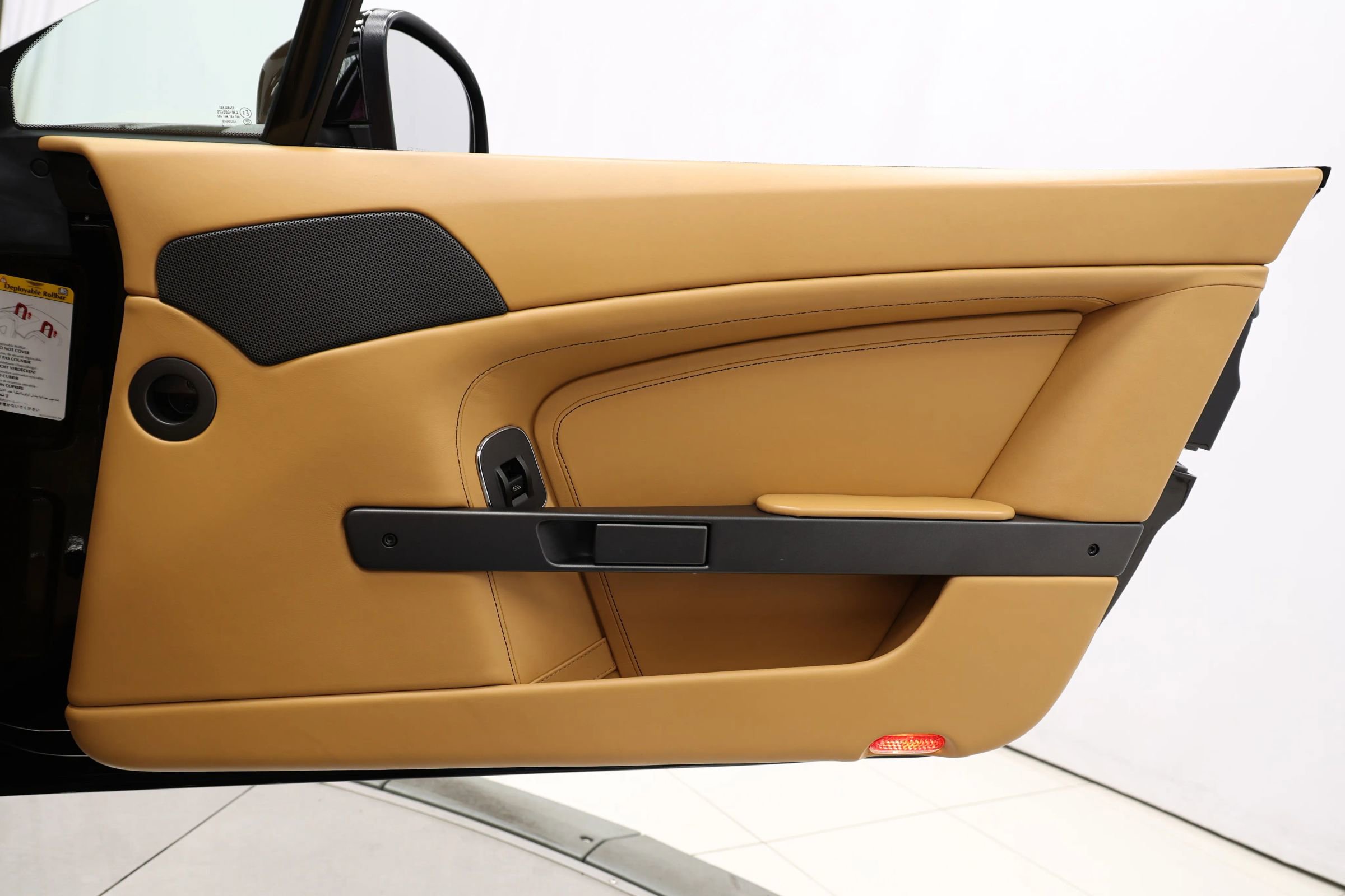 Used 2012 Aston Martin V8 Vantage Roadster image 61