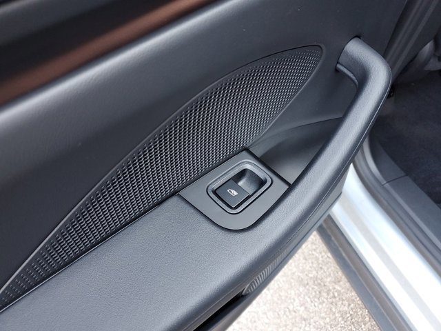 Used 2025 Porsche Macan Electric image 21