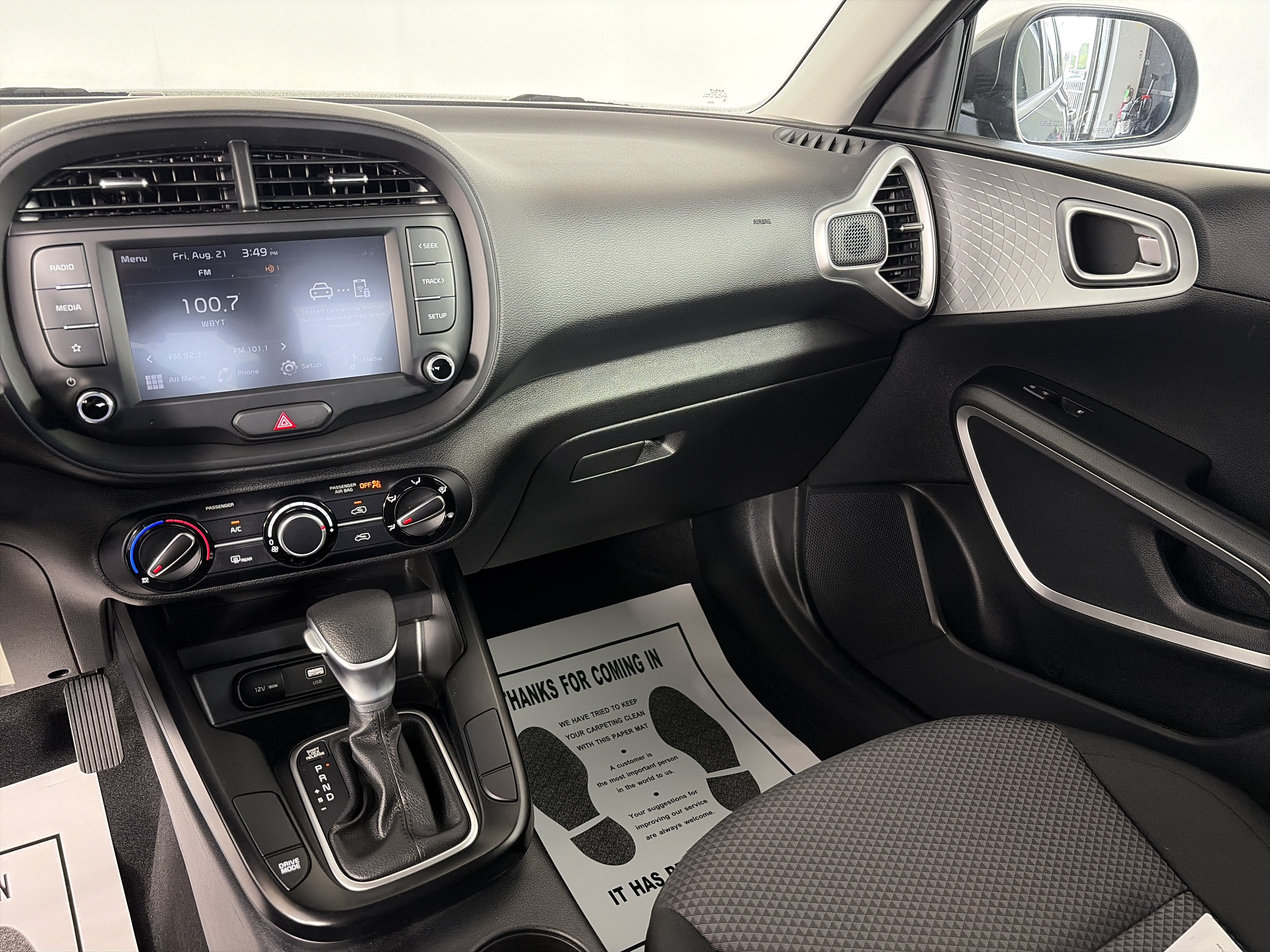 Used 2025 Kia Soul LX w/ LX Technology Package FWD image 4
