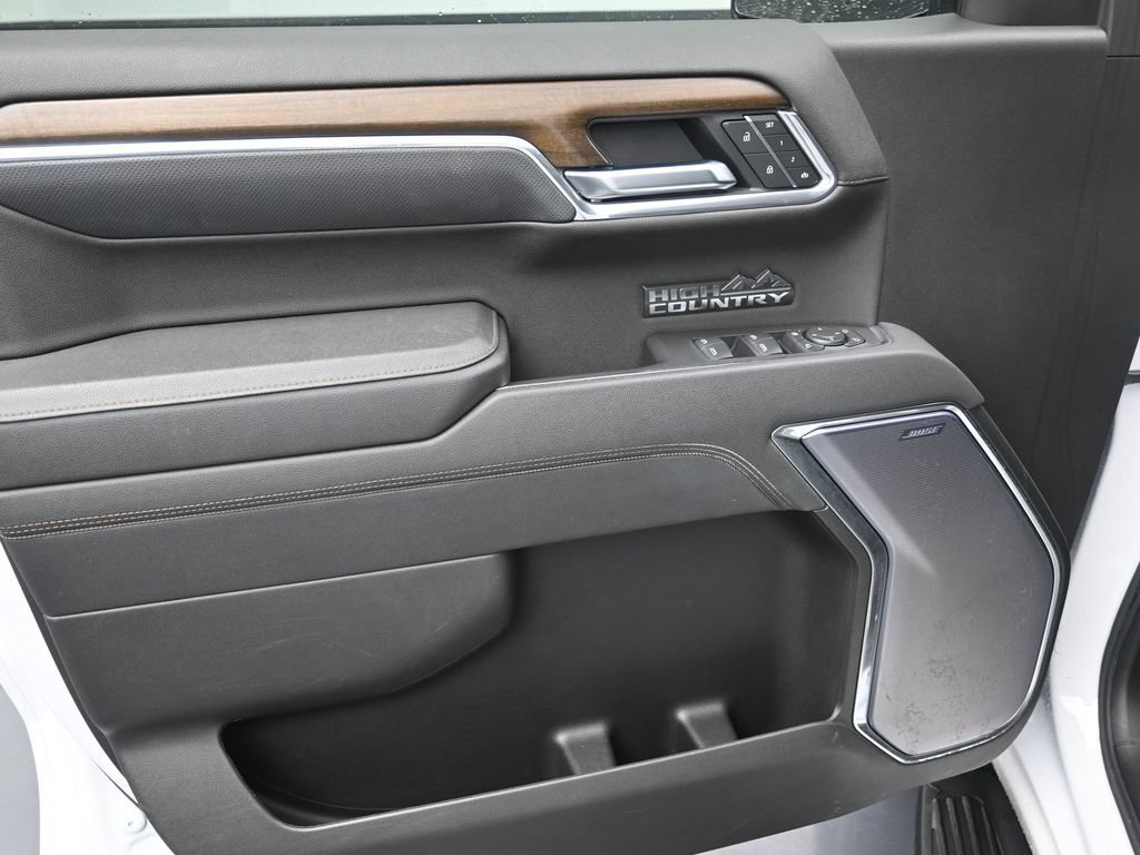 Used 2025 Chevrolet Silverado 1500 High Country w/ High Country Premium Package AWD/4WD image 10