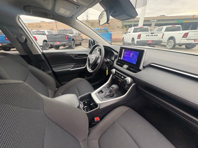 Used 2024 Toyota RAV4 LE AWD/4WD image 28