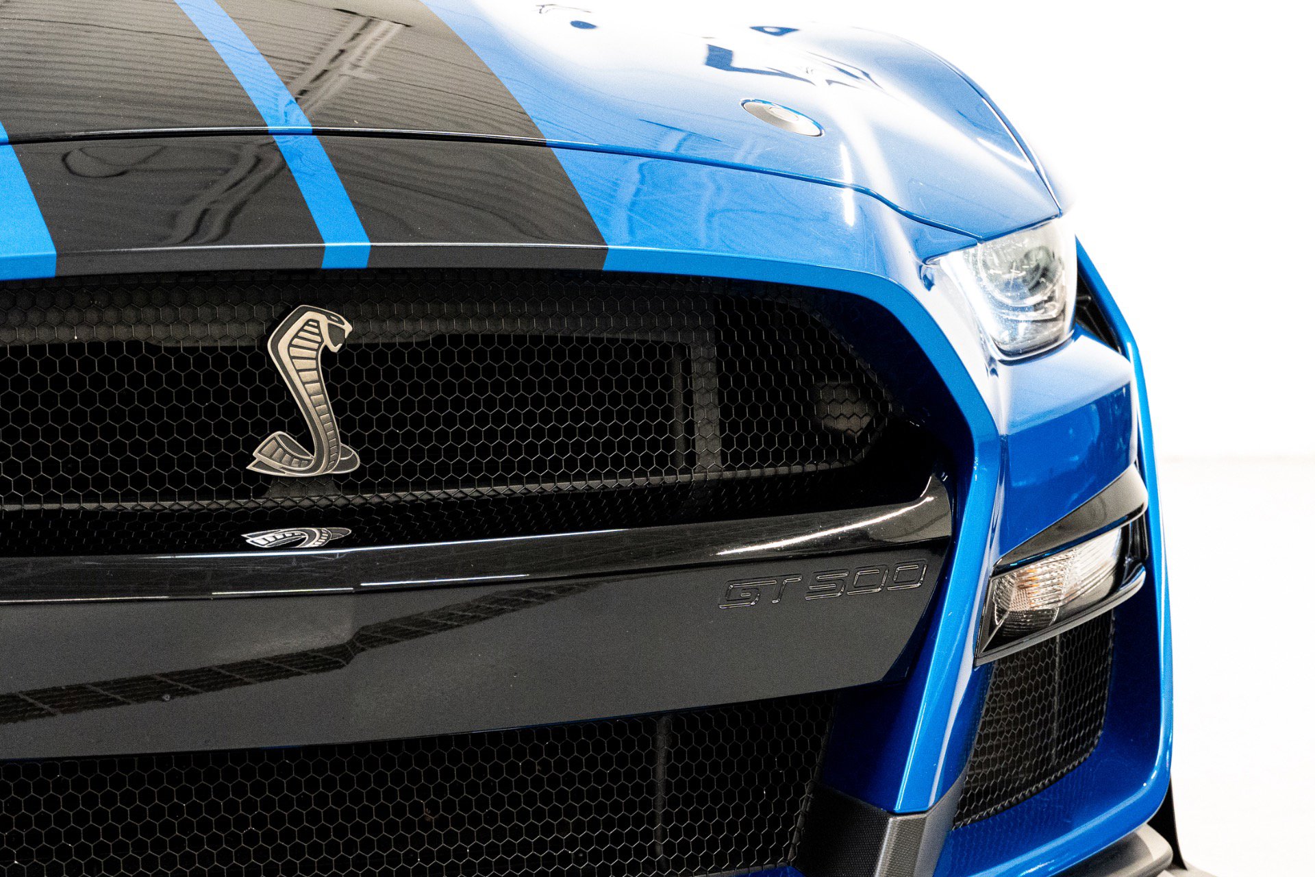 Used 2021 Ford Mustang Shelby GT500 w/ Carbon Fiber Track Pack RWD image 4