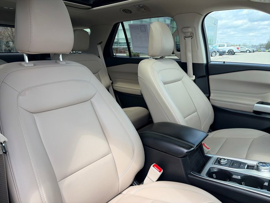 Used 2024 Ford Explorer XLT w/ Equipment Group 202A AWD/4WD image 12