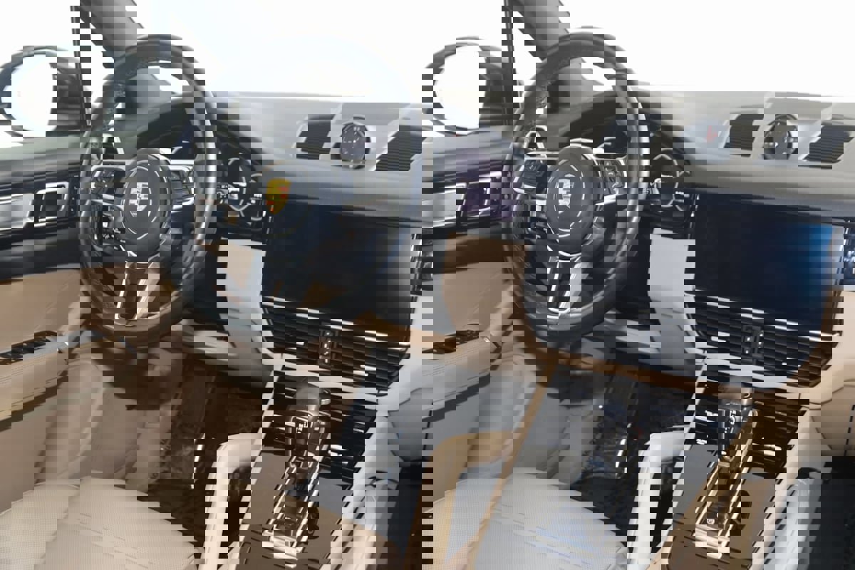 Used 2022 Porsche Cayenne Platinum Edition w/ Premium Package Plus image 10