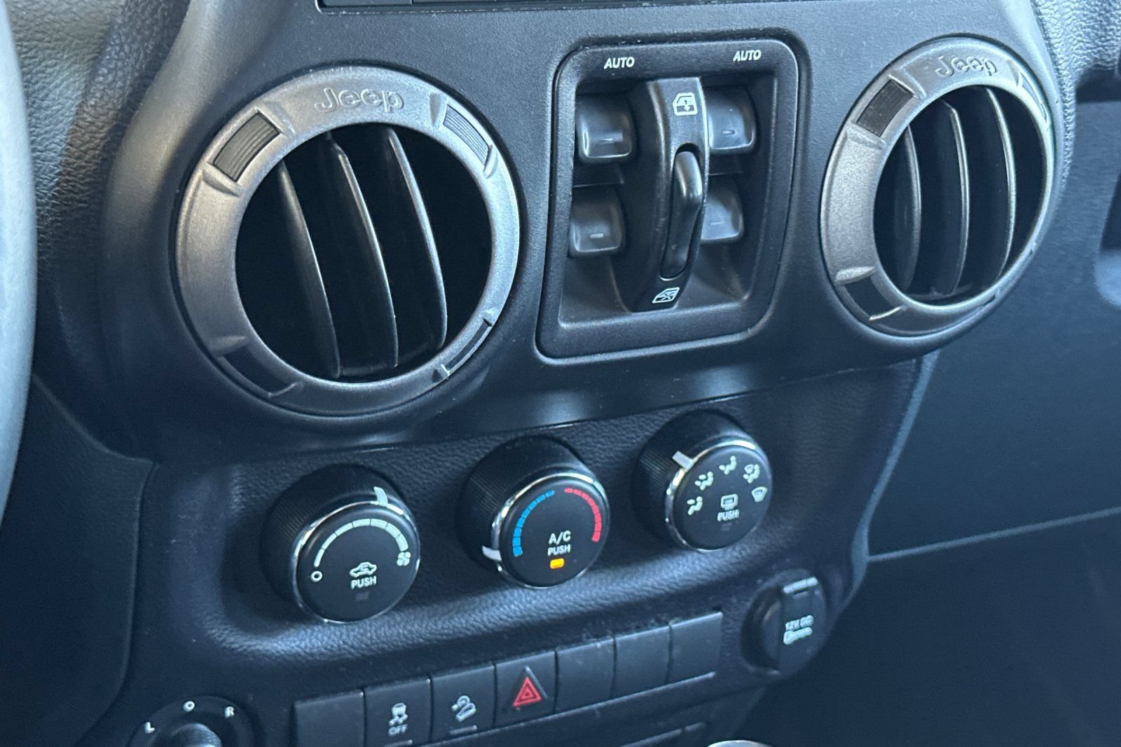 Used 2017 Jeep Wrangler Unlimited Sport w/ Quick Order Package 24S AWD/4WD image 18