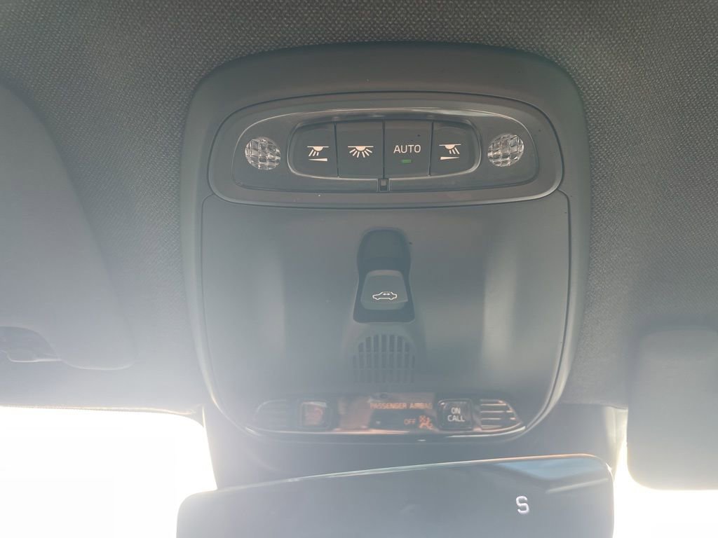 Used 2021 Volvo XC40 T5 R-Design w/ Advanced Package image 36