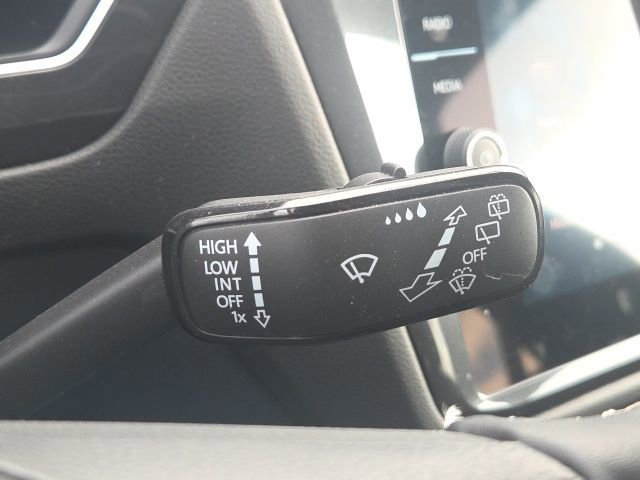 Used 2023 Volkswagen Tiguan SE R-Line image 45