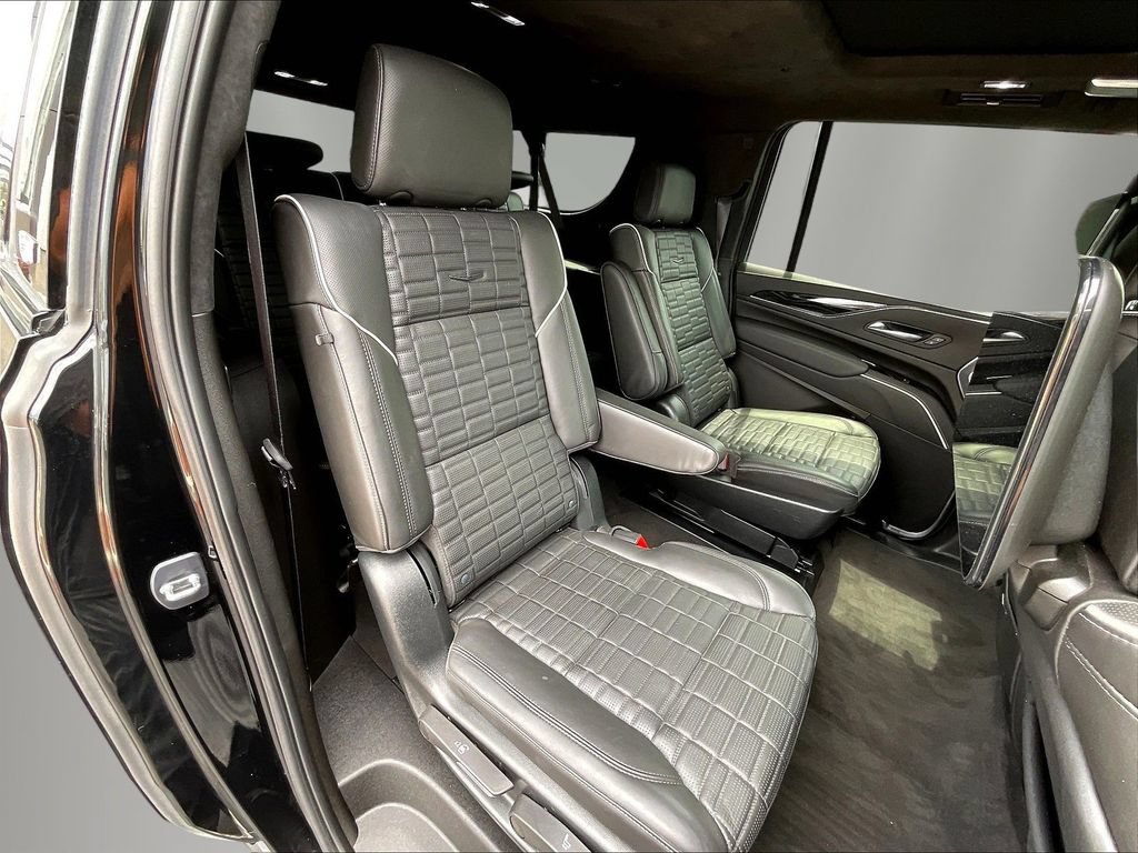 Used 2023 Cadillac Escalade ESV V w/ LPO, ONYX Package AWD/4WD image 21
