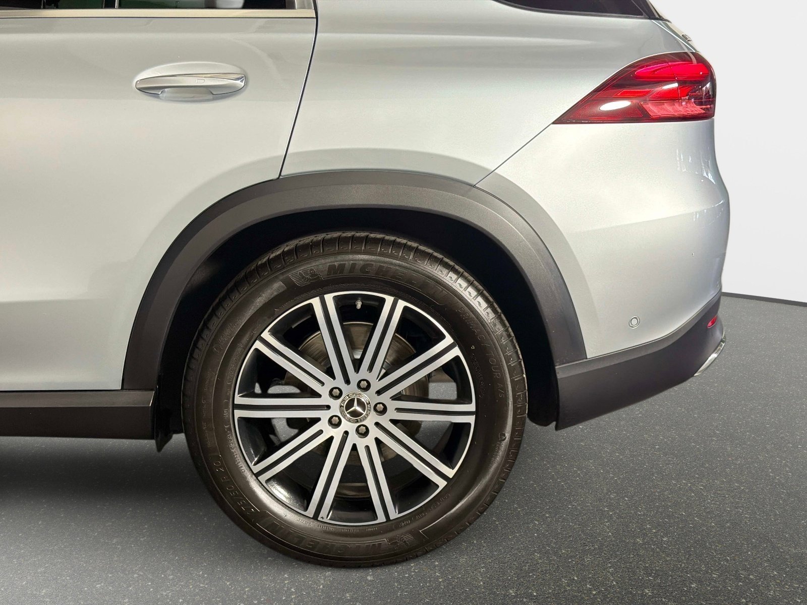 Used 2025 Mercedes-Benz GLE 450 4MATIC w/ Winter Package image 15