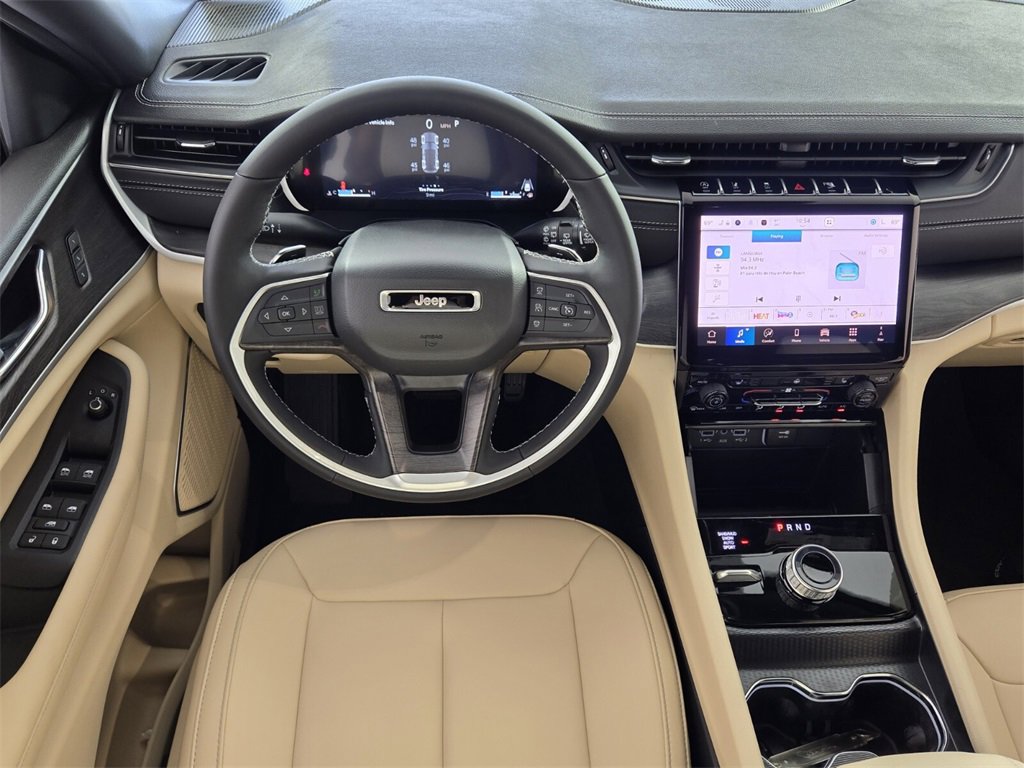 New 2025 Jeep Grand Cherokee Limited image 11