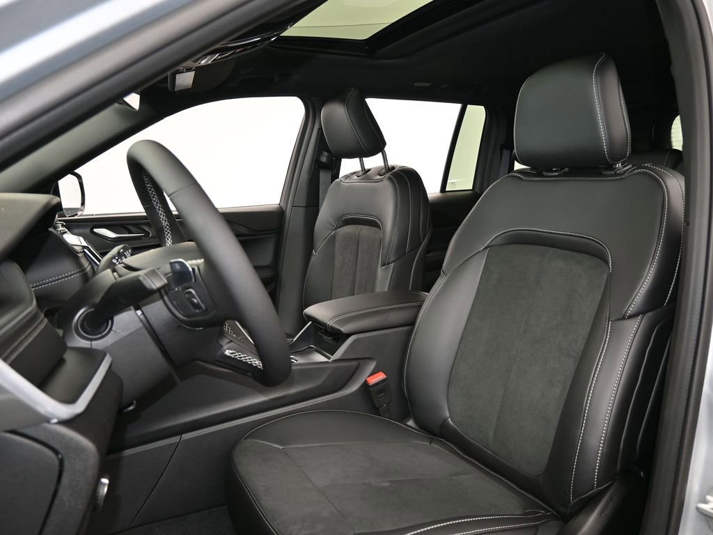 New 2025 Jeep Grand Cherokee Altitude image 10