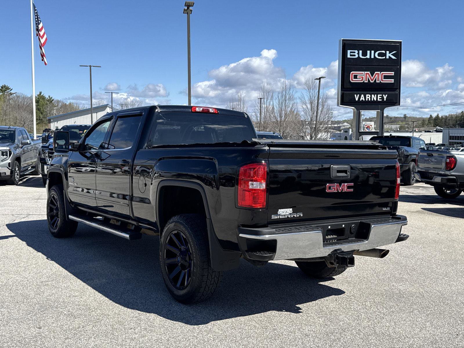 Used 2018 GMC Sierra 2500 SLE w/ HD SLE Preferred Plus Package AWD/4WD image 10