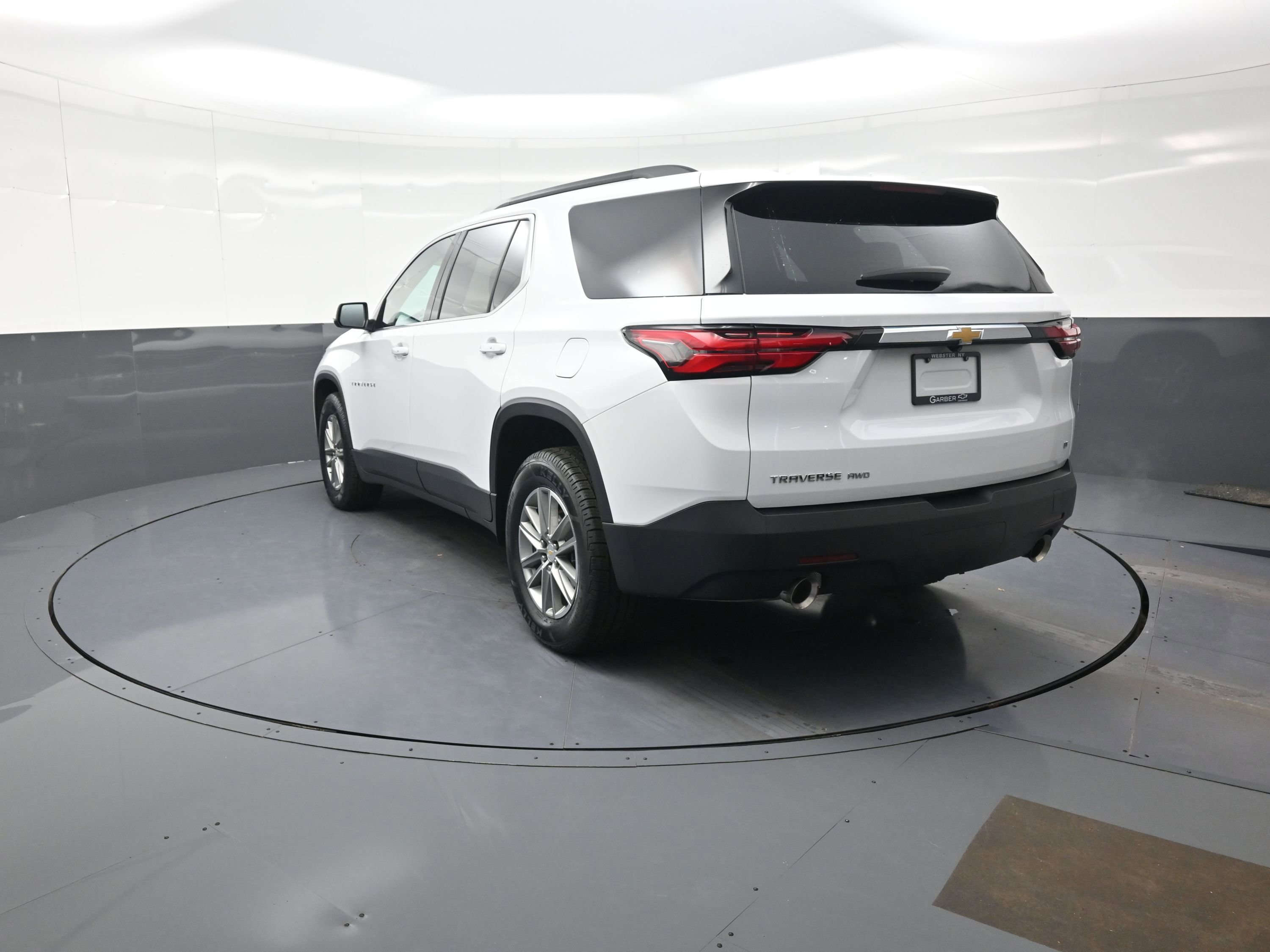 Used 2023 Chevrolet Traverse LT image 5