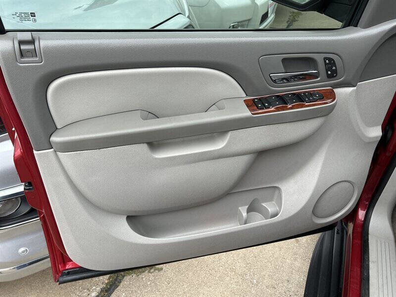 Used 2014 Chevrolet Tahoe LT w/ Luxury Package AWD/4WD image 12