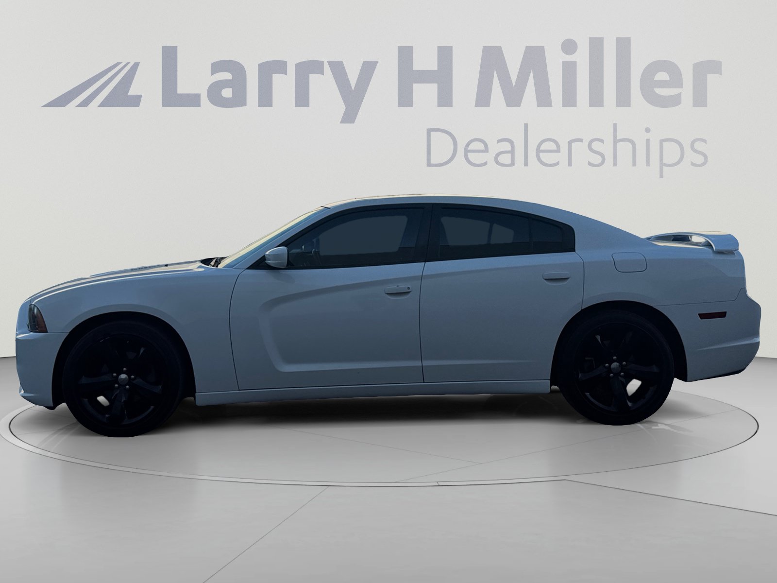 Used 2013 Dodge Charger SXT w/ Blacktop Pkg RWD image 2