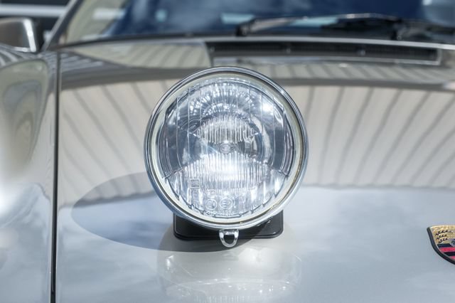 Used 1989 Porsche 911 Carrera RWD image 18