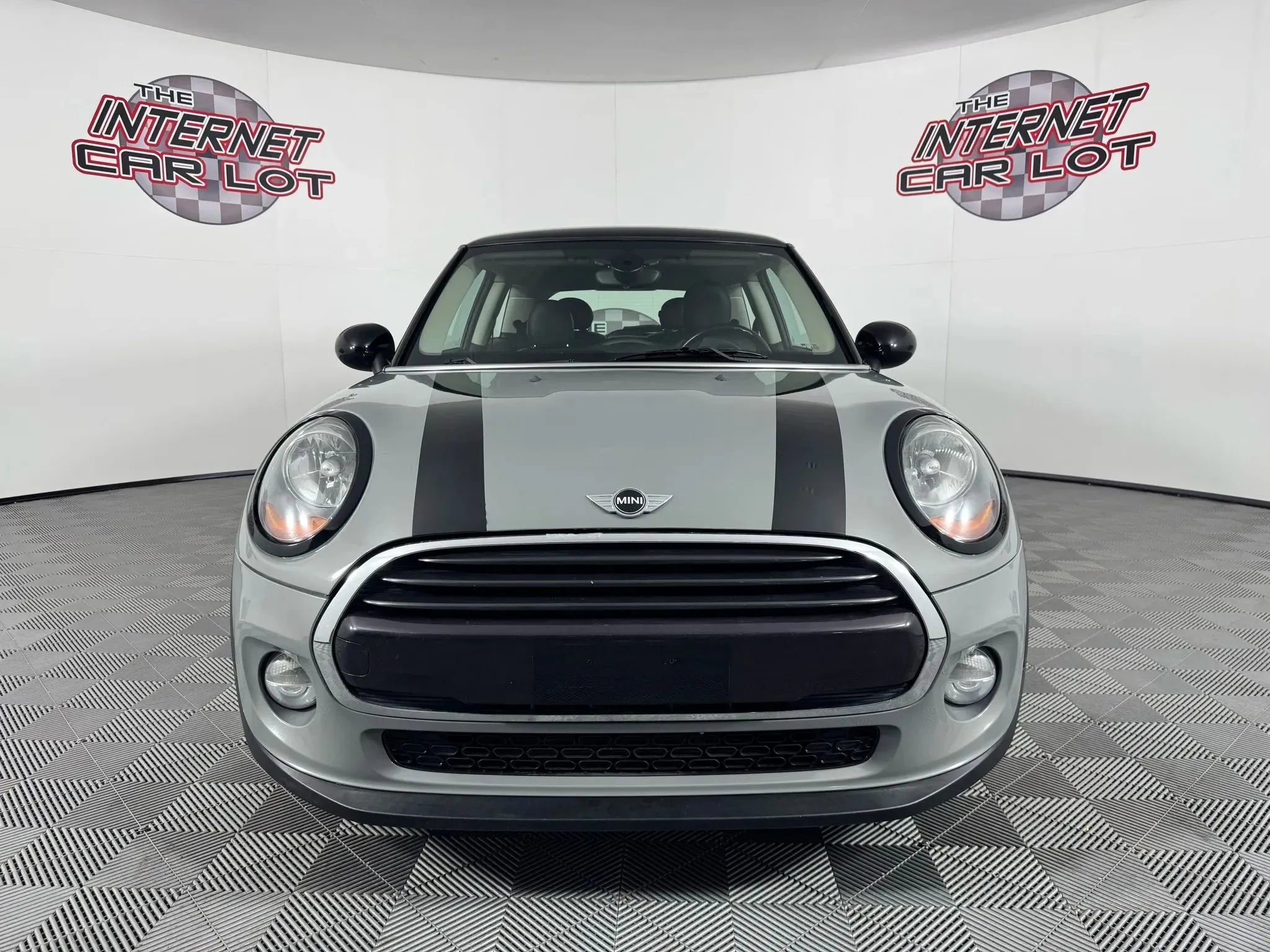 Used 2016 MINI Cooper 2-Door Hardtop image 2