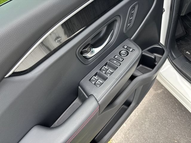 Used 2025 Honda Pilot Black Edition image 11