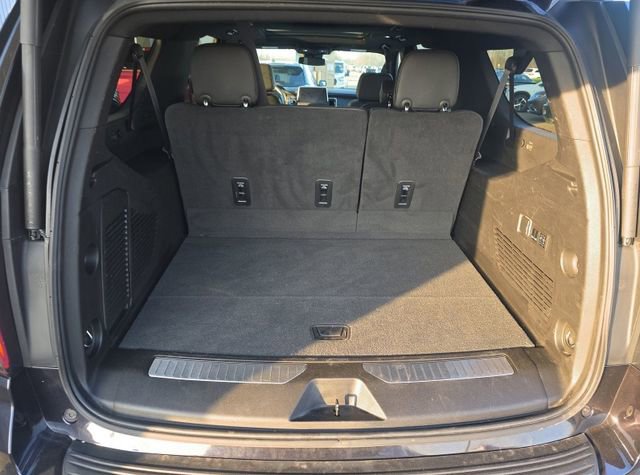 Used 2023 Chevrolet Suburban RST w/ Luxury Package AWD/4WD image 11