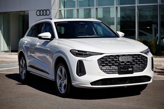 Certified 2025 Audi Q5 Premium Plus w/ Premium Plus image 2