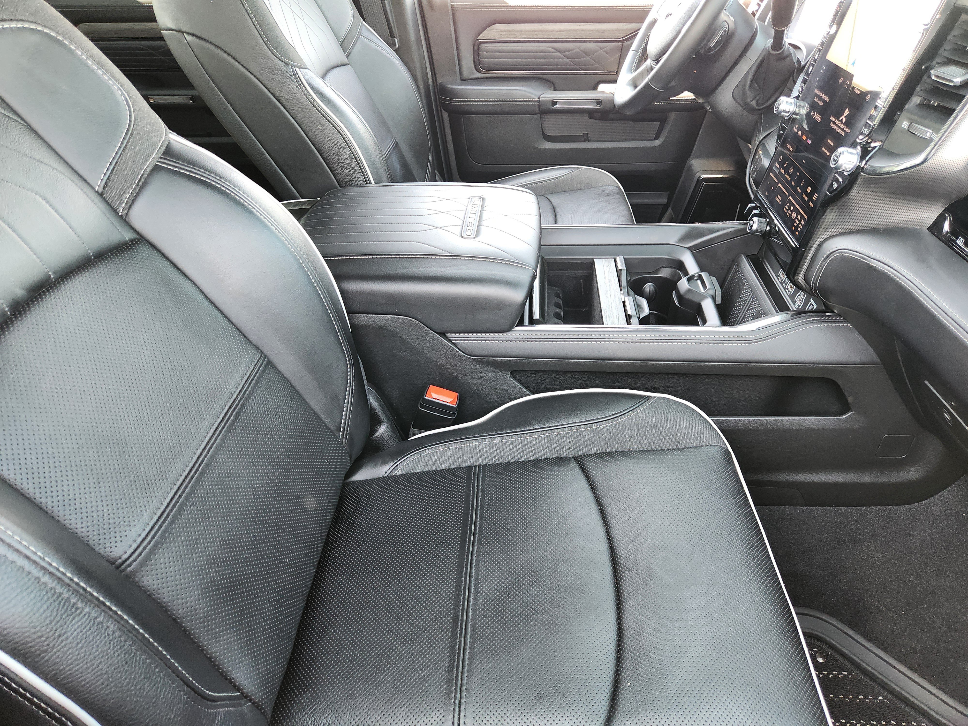 Used 2025 RAM 3500 Limited AWD/4WD image 15