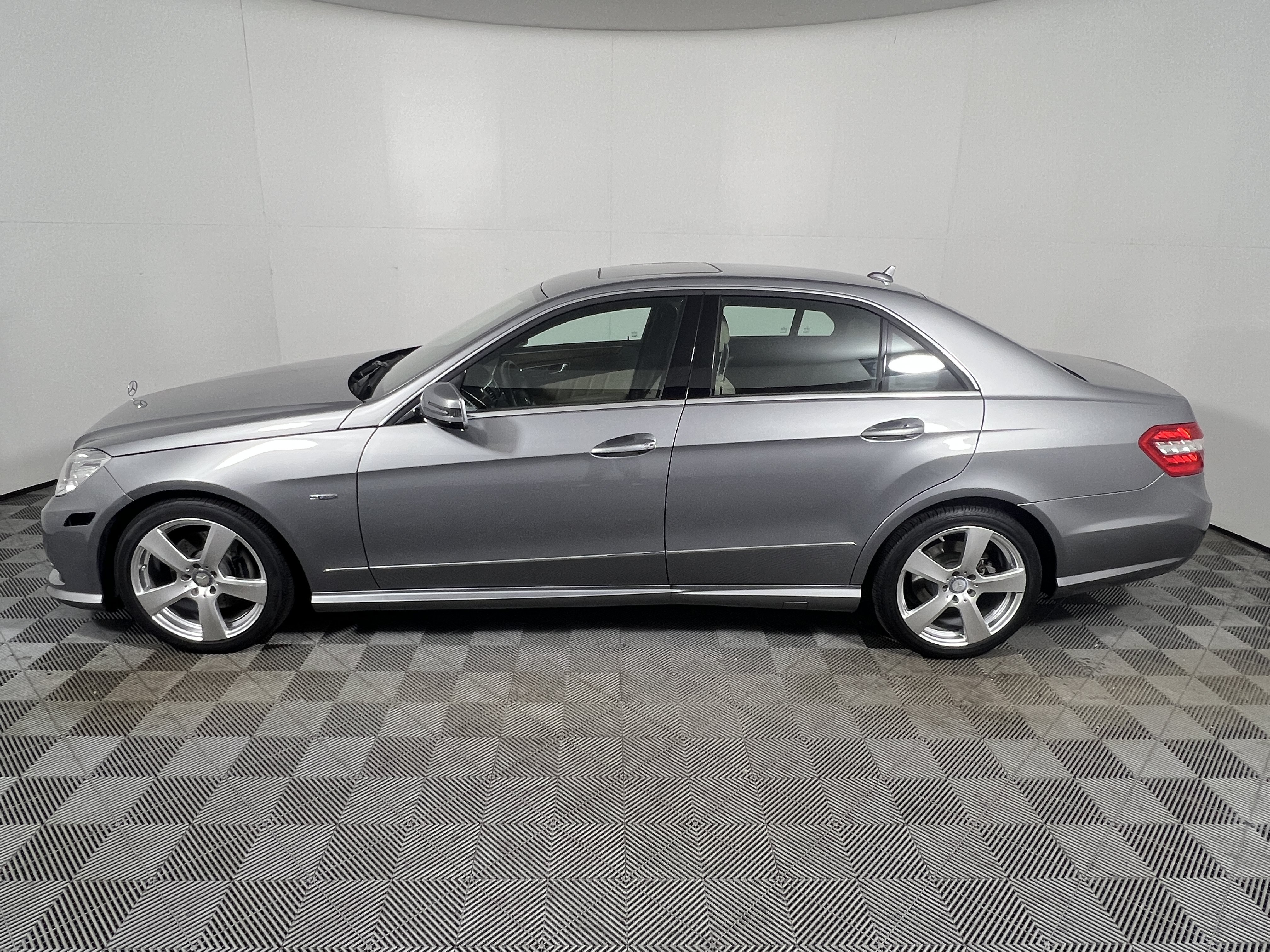 Used 2012 Mercedes-Benz E 350 Sedan image 2