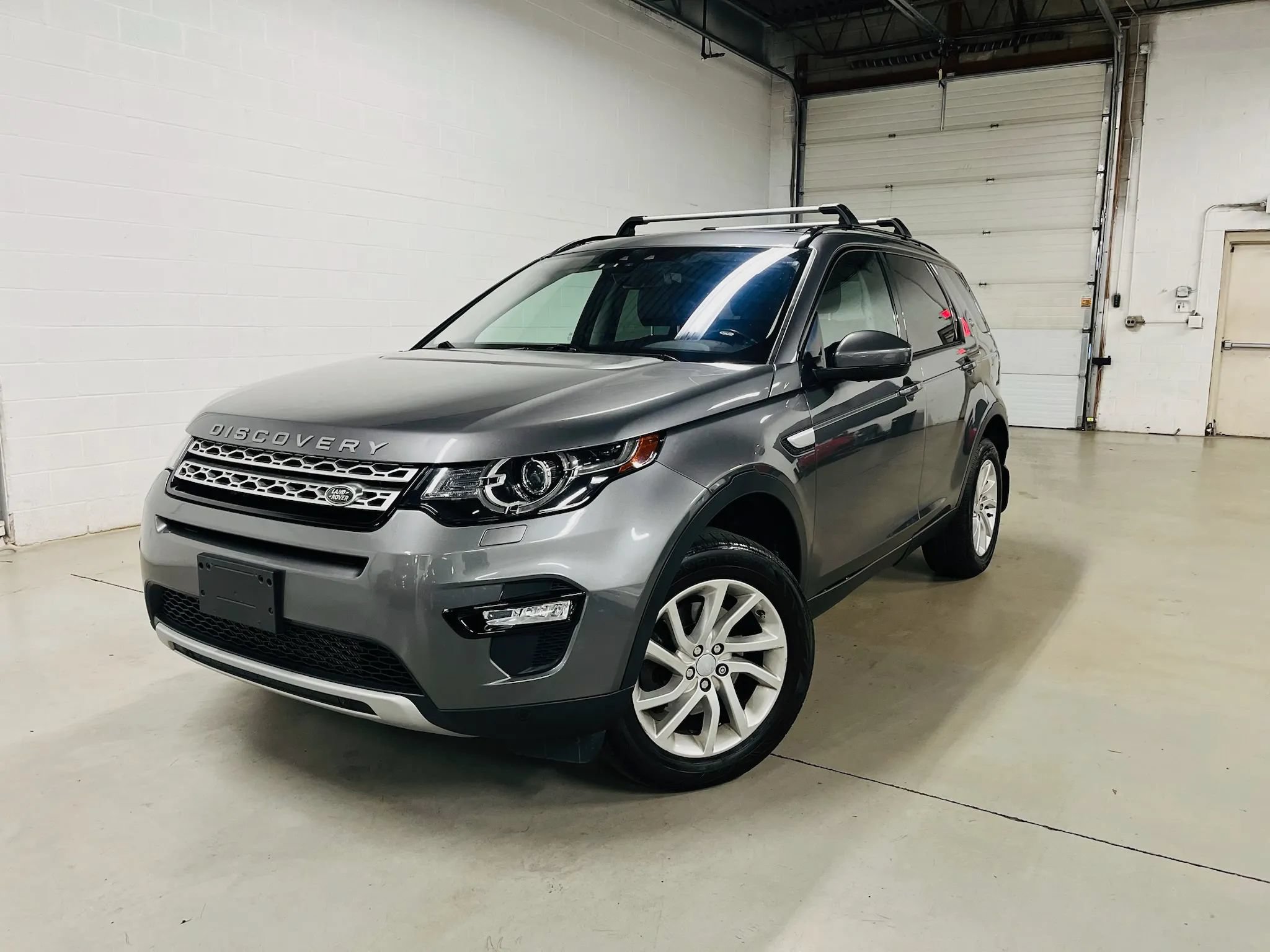 Used 2017 Land Rover Discovery Sport HSE AWD/4WD image 1