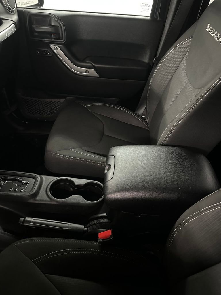 Used 2017 Jeep Wrangler Unlimited Sahara w/ Connectivity Group image 17