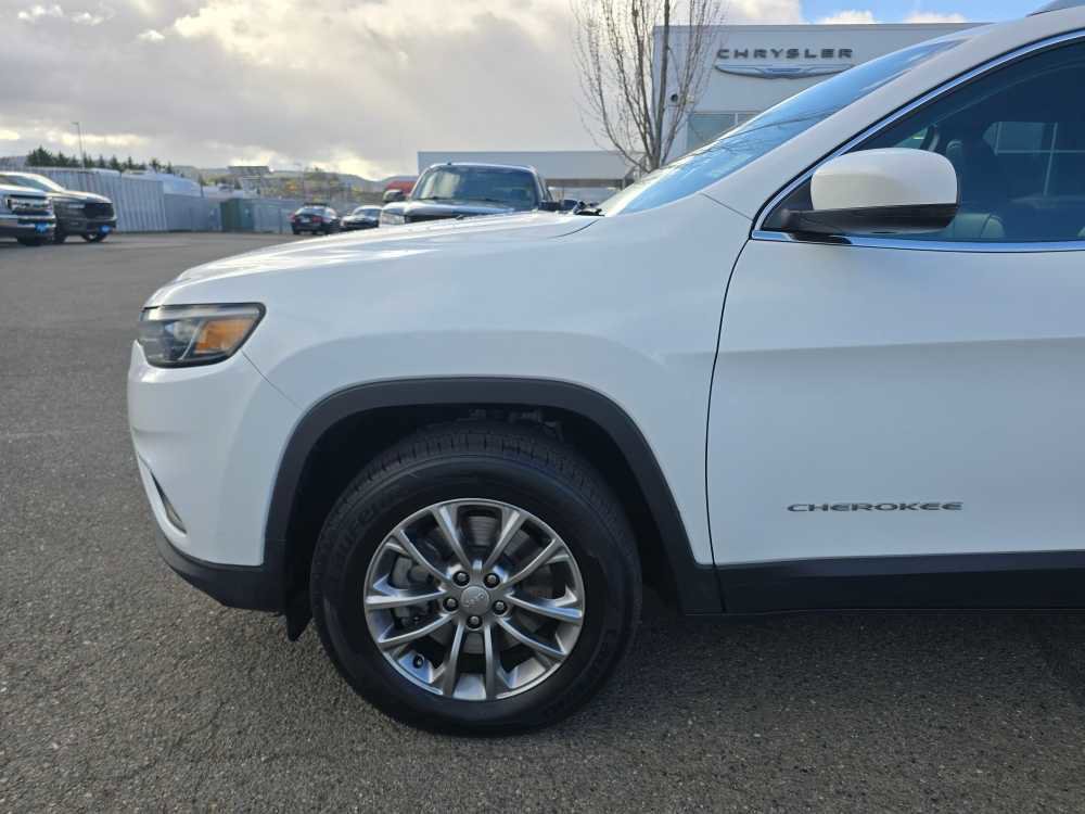 Used 2020 Jeep Cherokee Latitude Plus image 18