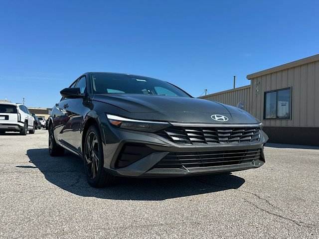 Used 2026 Hyundai Elantra Sport FWD image 11