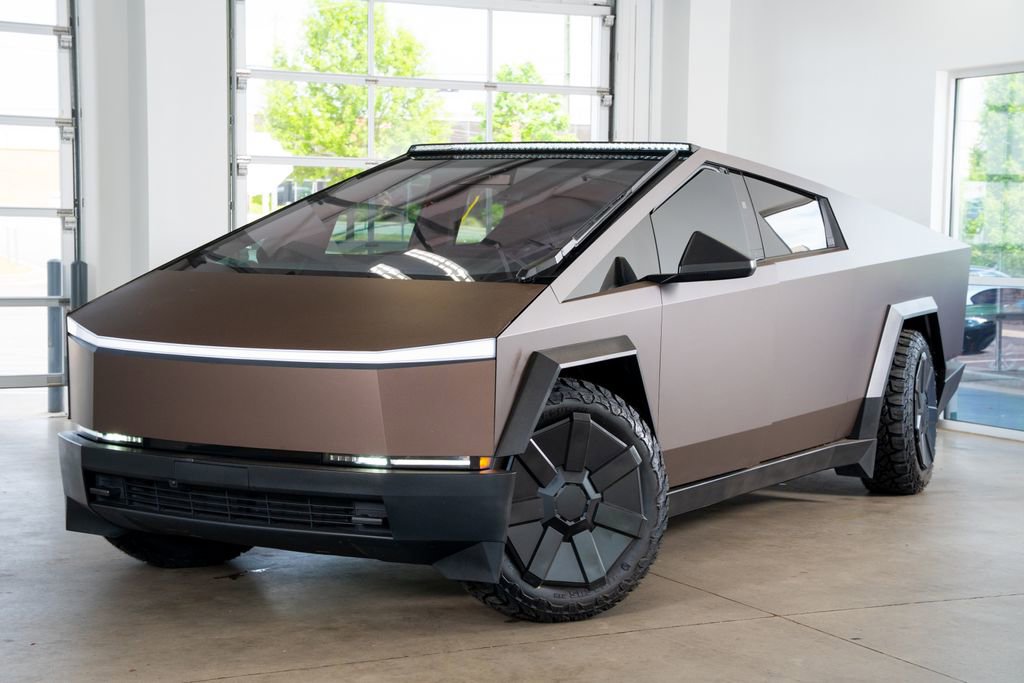 Used 2024 Tesla Cybertruck AWD Crew Cab image 2