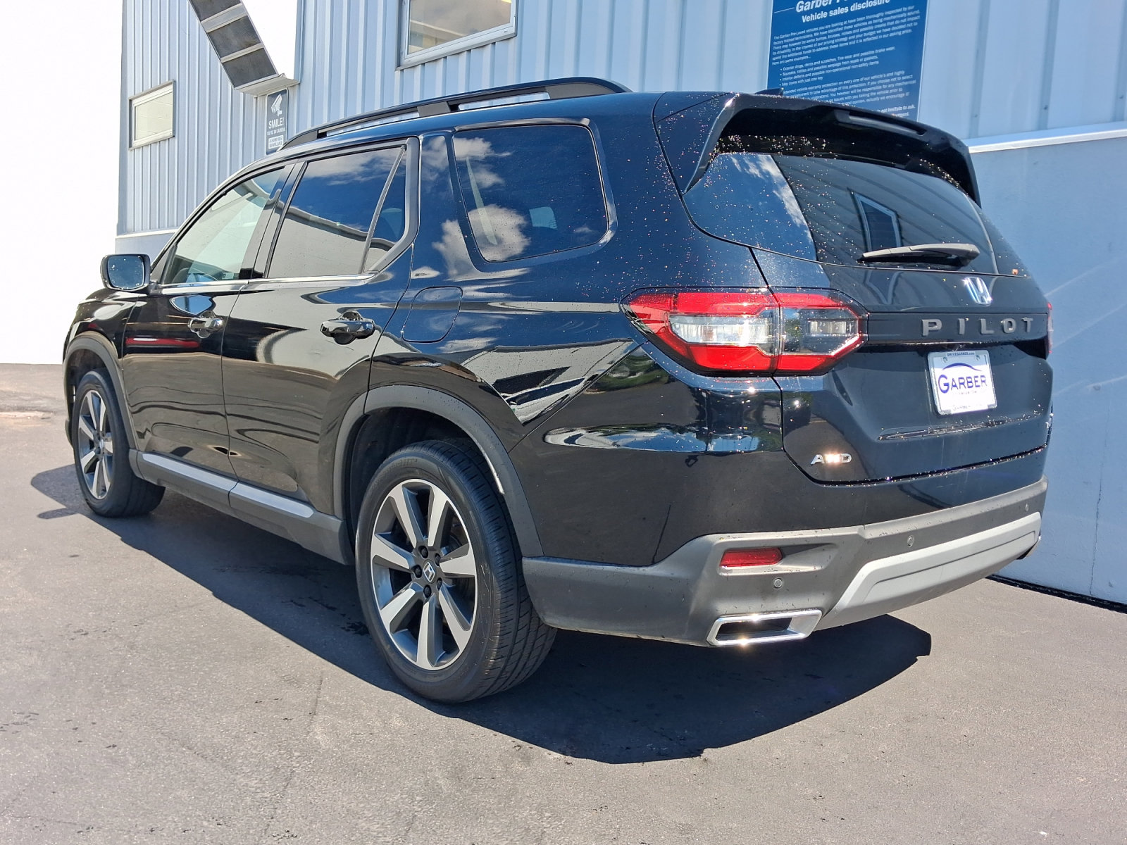 Used 2023 Honda Pilot Touring image 3