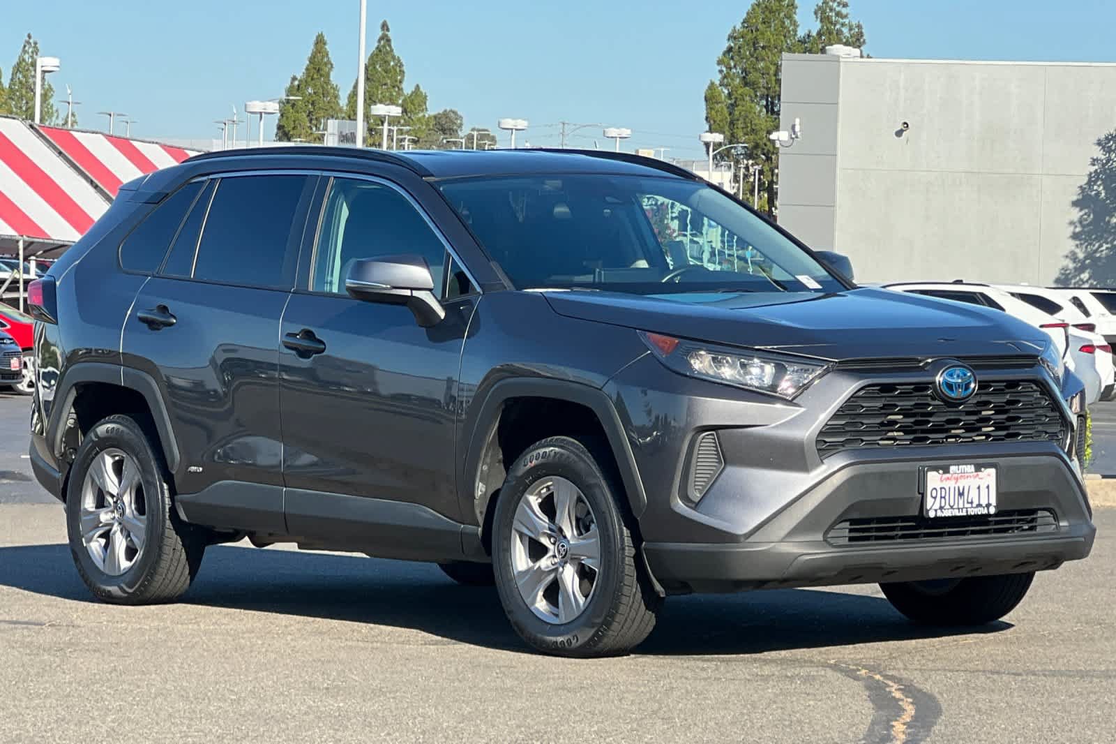 Certified 2022 Toyota RAV4 LE AWD/4WD image 5