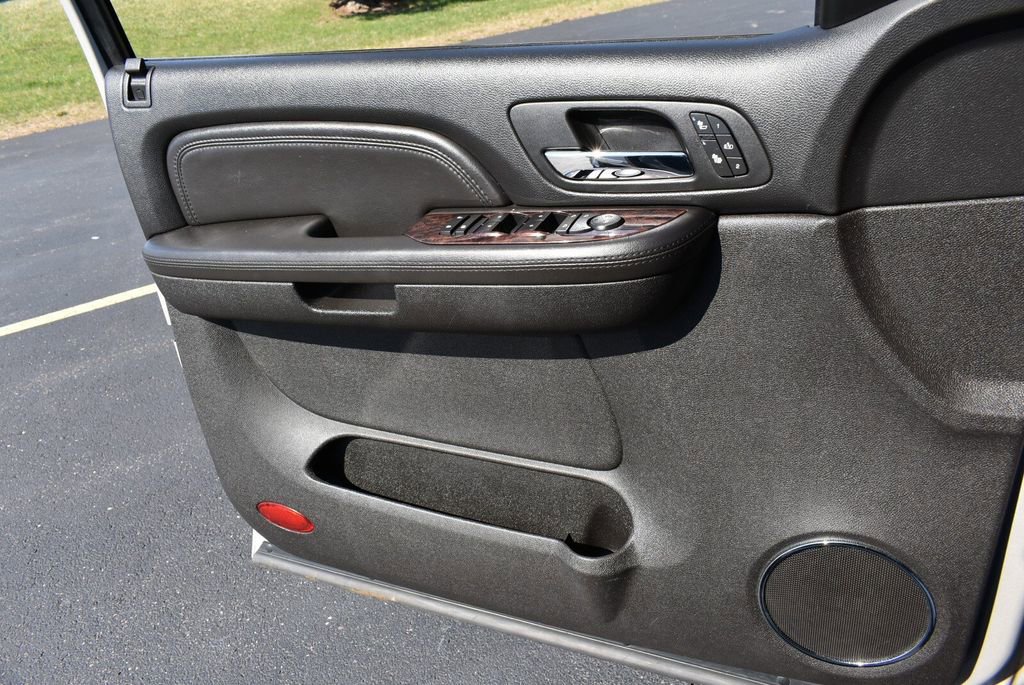 Used 2008 GMC Yukon Denali image 28