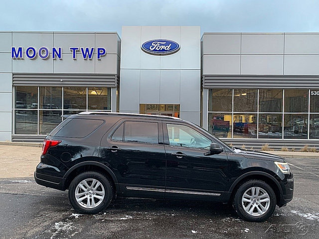 Used 2018 Ford Explorer XLT image 1
