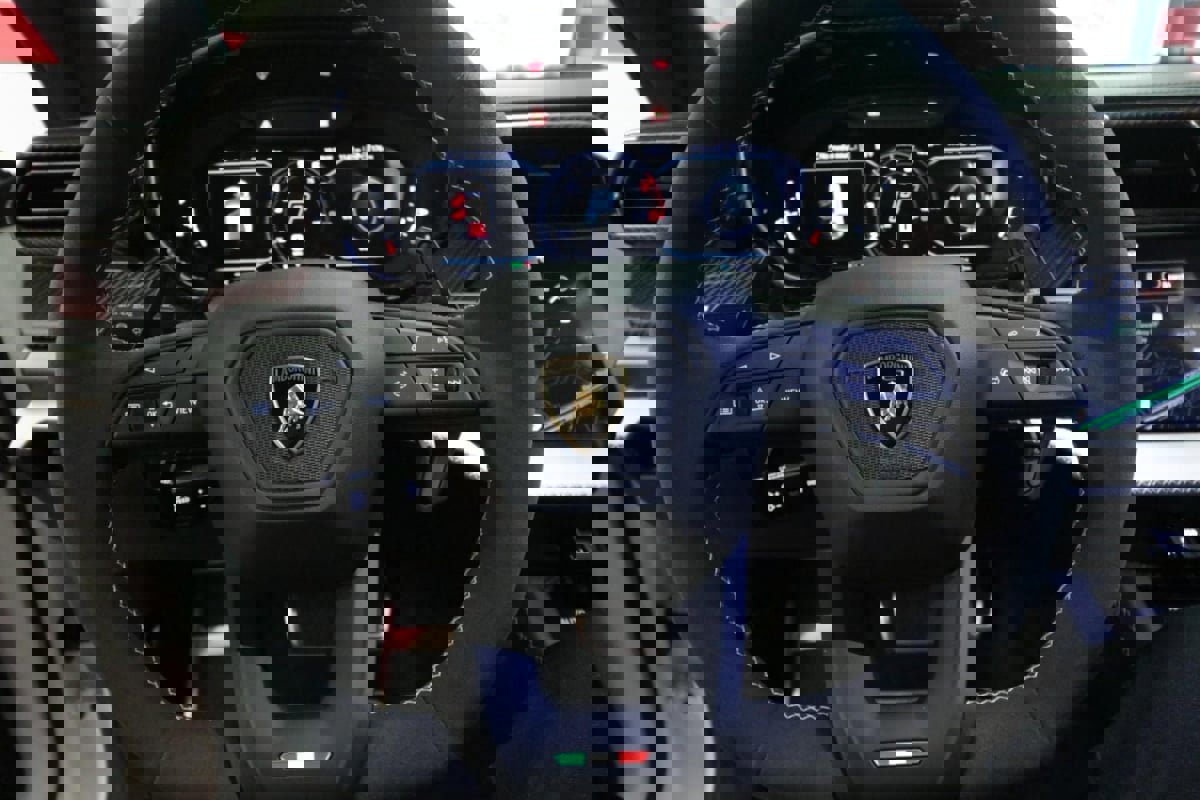 Used 2025 Lamborghini Urus SE image 30