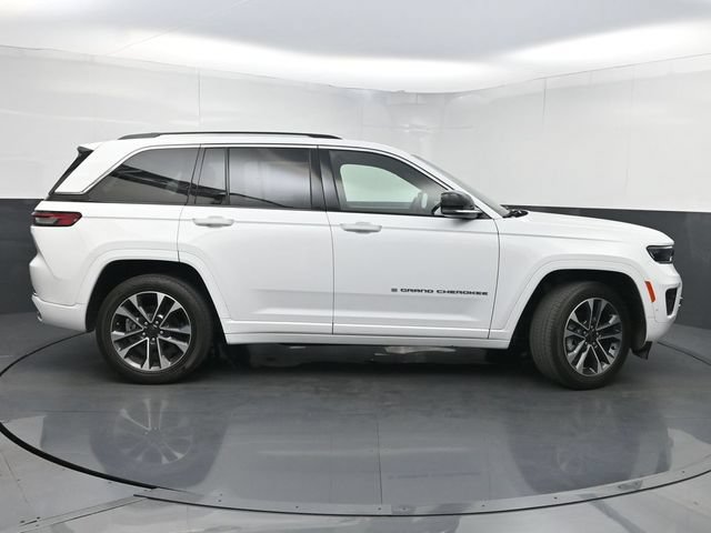 Used 2024 Jeep Grand Cherokee Overland w/ Trailer Tow Package AWD/4WD image 2